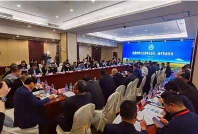 北京內(nèi)蒙古企業(yè)商會(huì)第五屆會(huì)員代表大會(huì)在京舉行，深化經(jīng)貿(mào)咨詢服務(wù)助力區(qū)域發(fā)展